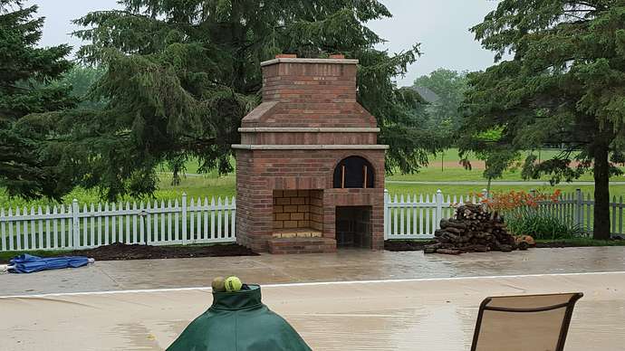 outdoor pizza oven and fireplace (1)